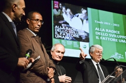 Alberto Piatti, Padre Teklé Mekonnen, Mons. Silvano Tomasi con Graziano Debellini